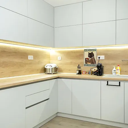 Stylish 2br With Underground Parking, By Flat Manаger Warna