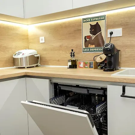 Stylish 2br With Underground Parking, By Flat Manаger Warna