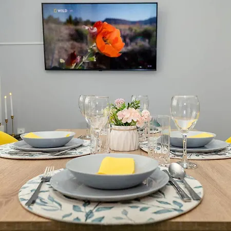 Stylish 2br With Underground Parking, By Flat Manаger Appartamento *