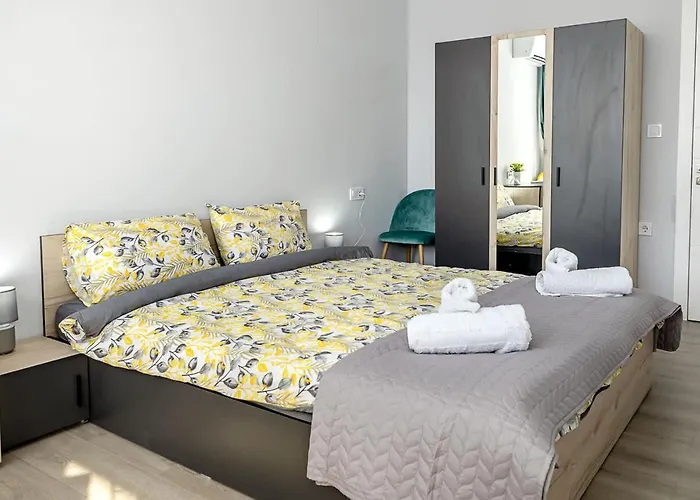 Stylish 2br With Underground Parking, By Flat Manаger Apartment *